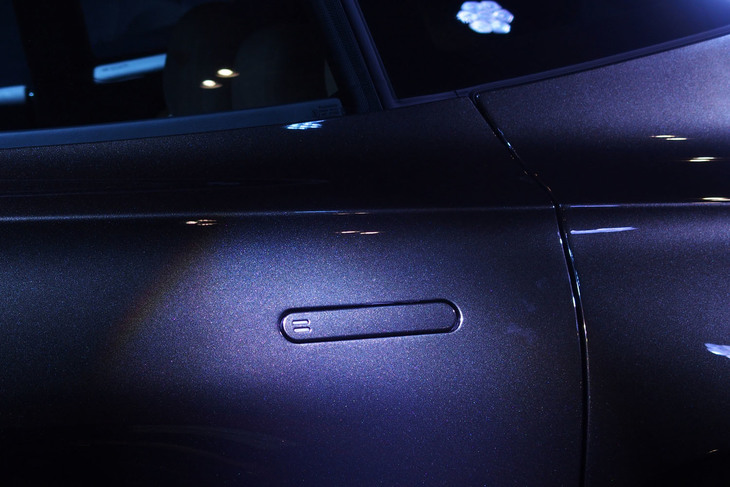 アストンマーティンDBX