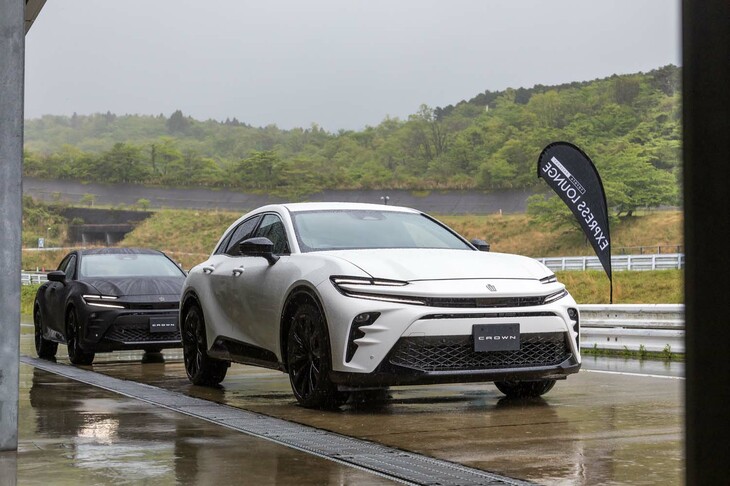 今回はトヨタパスポート・エクスプレス会員向けイベントの合間に試乗させてもらった。3年以内の乗り換えを前提に残価設定ローンやKINTOで新型「クラウン」に乗る人向けのサービスで、残価が通常よりも高く設定されるほか、今回のような特別なイベントに参加できる。