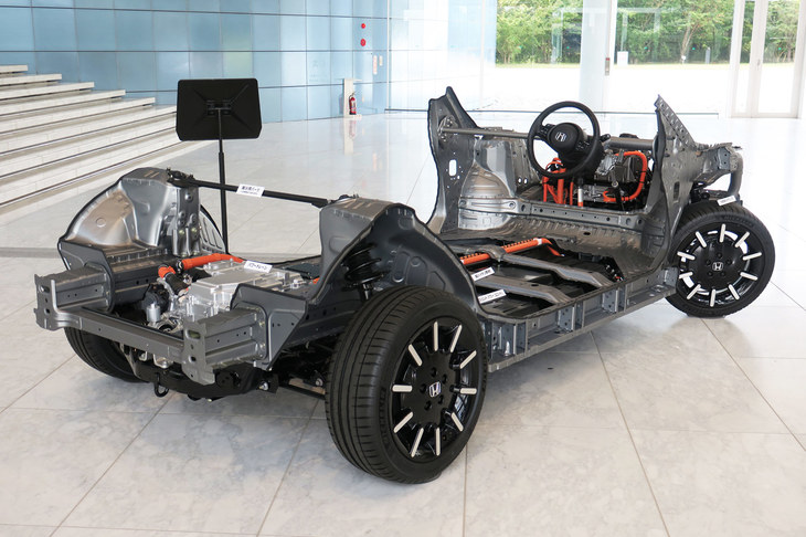 RRの駆動レイアウトが採用される「ホンダe」だが、当初はFFで開発が進められていたという。