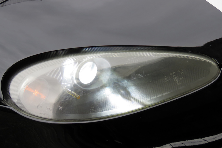 快調といっても、まったくのノントラブルという訳ではありませんよ？　先日は「なんだか光が濁ってるなあ……」と思っていたら、突然ヘッドランプが片方つかなくなった。バラストが寿命だったらしい。ということは、もう片方もそろそろ寿命かも。