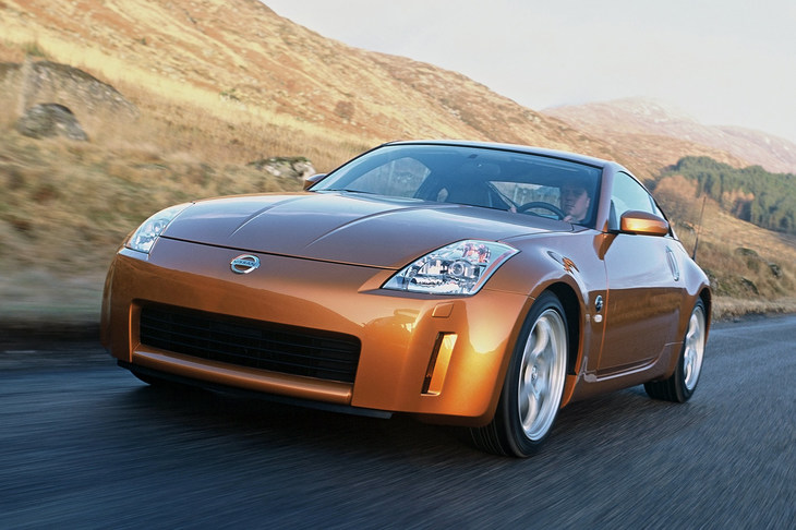 Z33こと5代目「フェアレディZ」は2002年7月30日に発表。GT路線からスポーツカー路線への回帰と、300万円からという価格設定で注目を集めた。