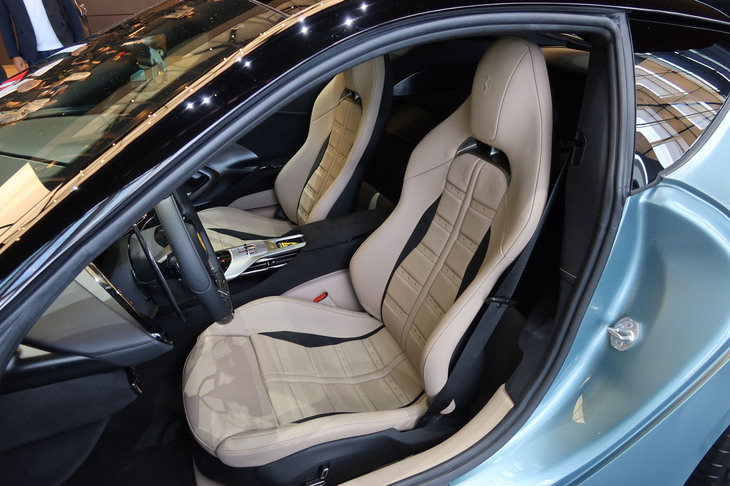 フェラーリ12チリンドリ（シート）