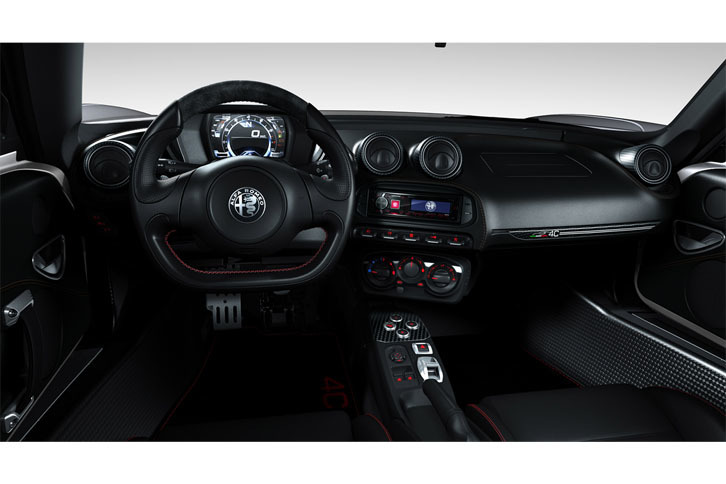 「4C 107th エディション」のコックピット。