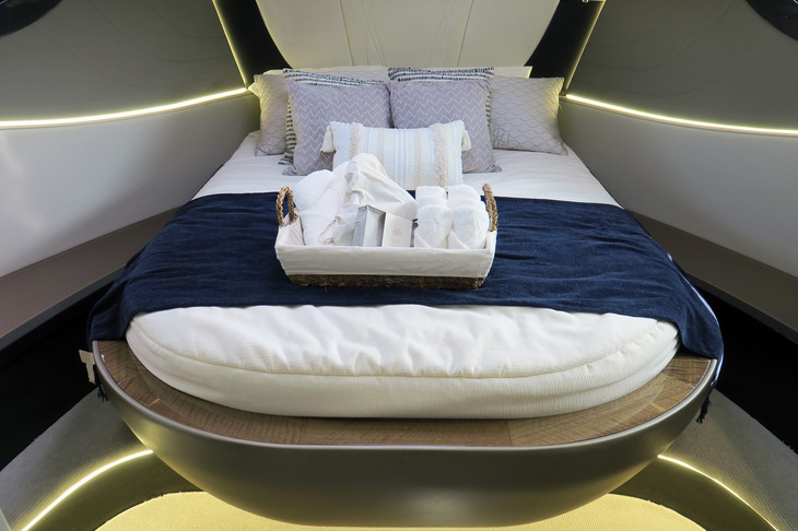 レクサスLY650（客室）