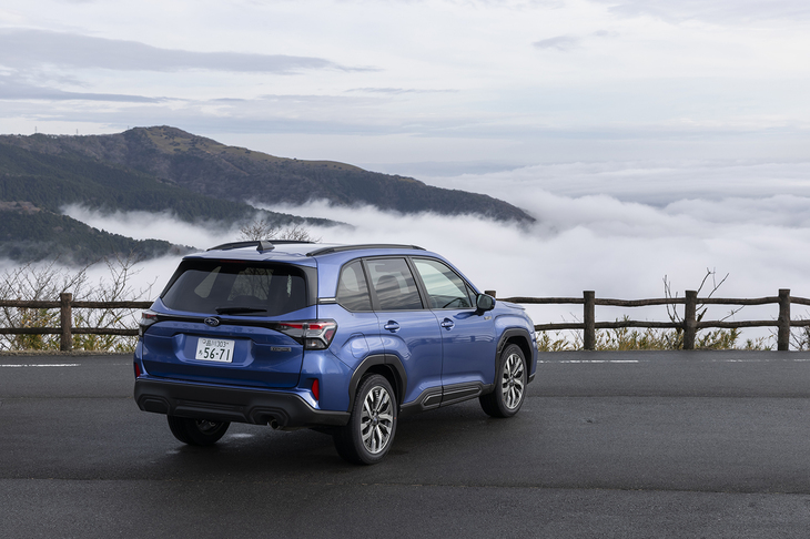 今回はネクセンの「N-FERA RU1」を「スバル・フォレスター プレミアムS：HEV EX」に装着。冬の箱根をドライブした。