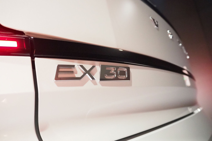 ボルボEX30プラス シングルモーター（リアエンブレム）