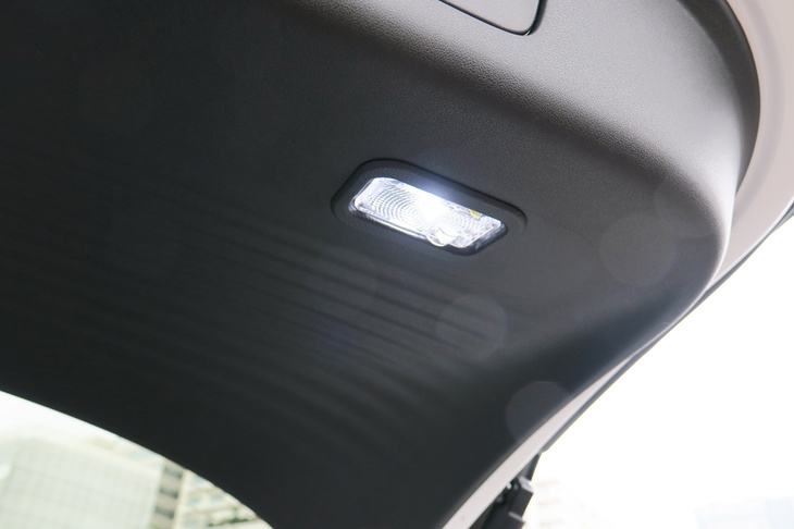 ホンダZR-V e:HEV X ホンダアクセス用品装着車（LEDテールゲートライト）