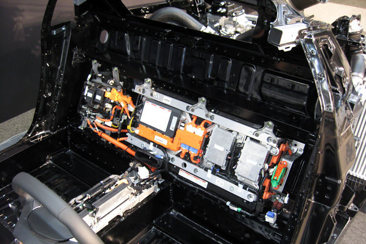 高出力リチウムイオンバッテリーとDC-DCコンバーター、ECUからなる「インテリジェントパワーユニット」。