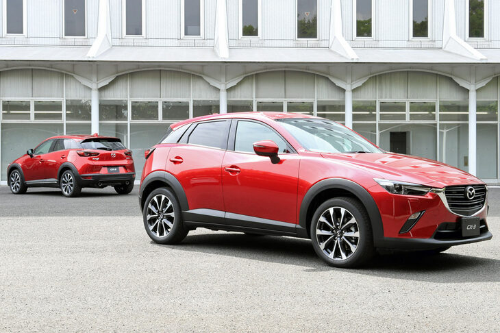 「レクサスLBX」と同じBセグメントのコンパクトSUV「マツダCX-3」。ボディーサイズは全長×全幅×全高＝4275×1765×1550mm（一部のモデルは全幅＝1780mm）と、LBXよりやや全長が長く、全幅が狭い。（写真：荒川正幸）