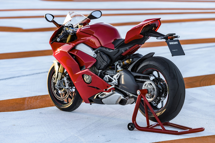 MotoGPマシンに近い量産型モーターサイクルとしてドゥカティが開発した、「パニガーレV4 S」。従来の「1299パニガーレ」に代わる新たなフラッグシップとして、2017年11月に発表された。