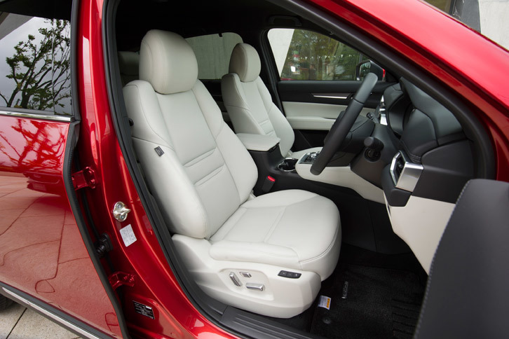 マツダCX-8 XD Lパッケージ（1列目シート）