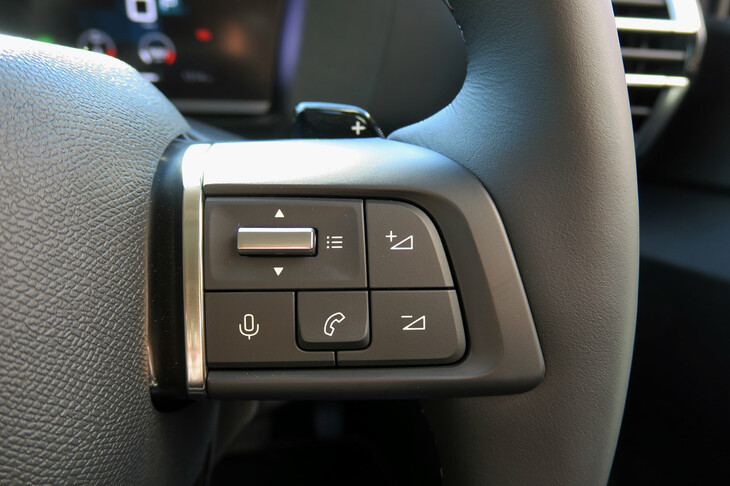 シトロエンC4シャイン（ステアリングスイッチ）