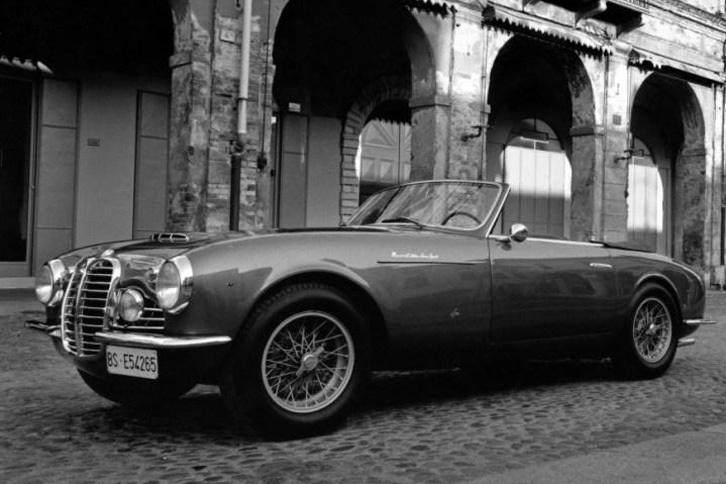 戦後になってようやくロードカーも手がけるようになったマセラティだが、いずれも非常に高性能な少量生産モデルばかりだった。写真は2リッター直6エンジンを搭載したスパイダーボディーの「A6G」。