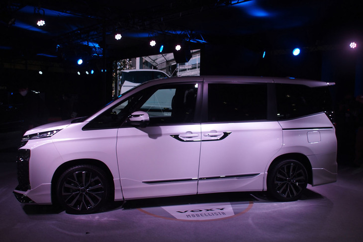 モデリスタのカスタマイズパーツが装着された新型「トヨタ・ヴォクシー」。