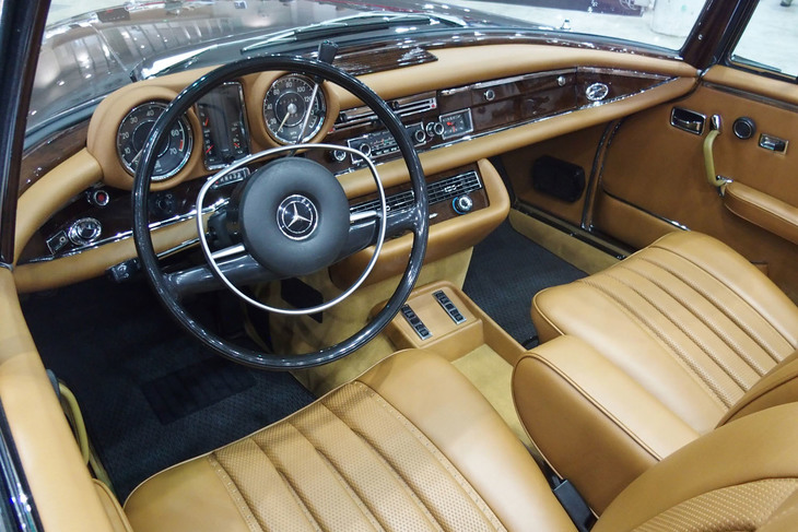 メルセデス・ベンツ280E 3.5 カブリオレ（1971年）／ガレーヂ伊太利屋