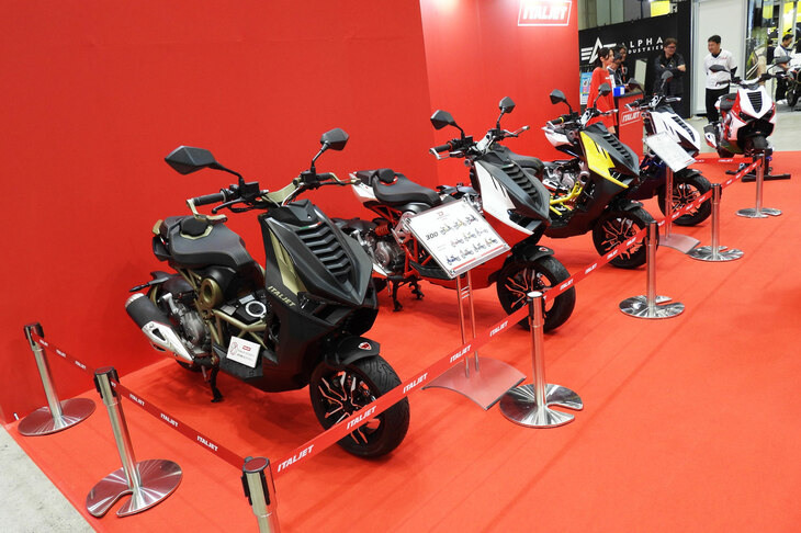 「東京モーターサイクルショー2024」より、イタルジェットのブースの様子。