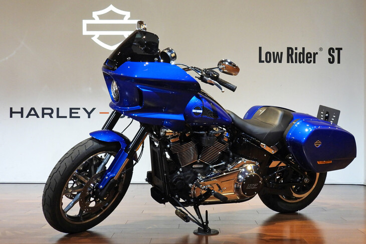 クロームトリムの「ローライダーST」。