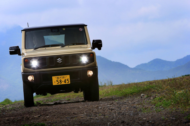 「スズキ・ジムニー」は軽自動車初の本格4WD車として、1970年に誕生。以降、軽規格の変更に沿って進化を繰り返し、今日に至っている。