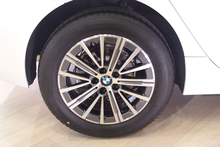 218iアクティブツアラー エクスクルーシブ（リアホイール）