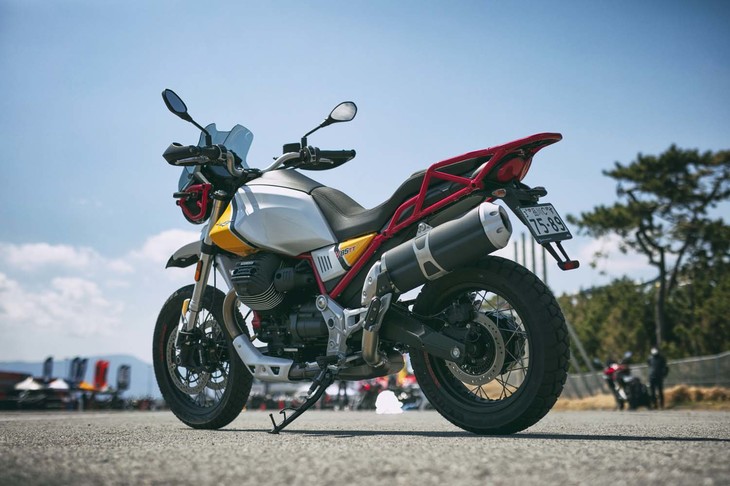 ボディーサイズ：全長×全幅×全高＝--×--×--mm
	ホイールベース：--mm
	重量：229kg
	エンジン：853cc 空冷4ストローク V型2気筒 OHV 2バルブ
	最高出力：80ps（59kW）/7750rpm
	最大トルク：80Nm（8.2kgm）/5000rpm
	価格：142万5600円