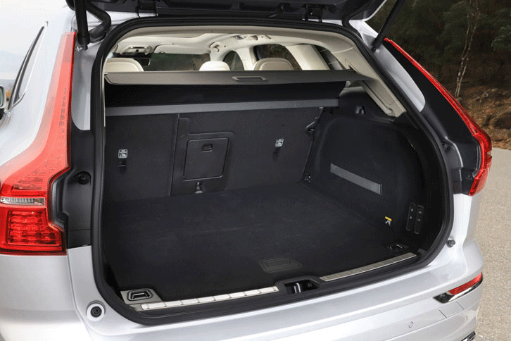 荷室の容量は505～1432リッター。エアサスペンション仕様のテスト車には、スイッチ操作でリアの車高を下げ、荷物の積み下ろしを容易にする機能も備わる。（写真をクリックすると荷室のアレンジが見られます）