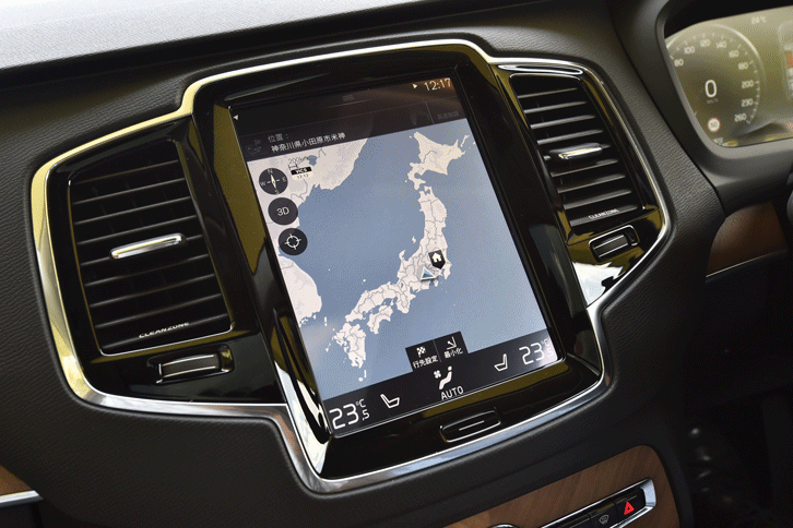 「SENSUS」の9インチ縦型タッチスクリーン。手袋をしたままでも操作ができるなど、北欧のメーカーならではの特徴を備えている。