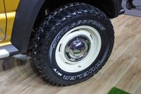 タイヤは、オフロード走行も意識したブリヂストンの18インチタイヤを採用。