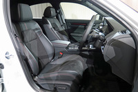 シートの仕様もグレードによって異なる。