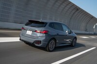 「Mスポーツ」の付くグレードには減衰力可変式の「Mアダプティブサスペンション」が備わっている。どのモードを選んでも乗り味は硬め。