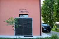 少年時代のフェルッチョが、日々工作にいそしんでいた工房。扉も当時のものである。