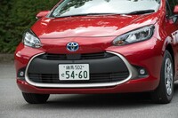 全体のフォルムも含めて、エクステリアは売れに売れた先代モデルから大きく変わっていない。ひと目で「アクア」と分かるデザインだ。