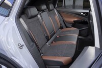 後席は背もたれや座面がたっぷりとしており、さすがフォルクスワーゲンの世界戦略車を感じさせる。