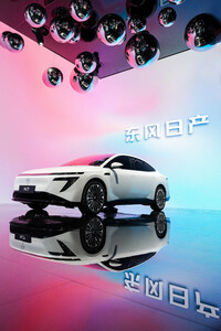 2024年の広州モーターショーで発表された、東風日産の新型BEV「N7」。2025年4月27日に発売され、1カ月で1万7215台の受注を集めたという。