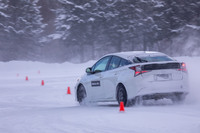 
	オールシーズンタイヤは「万が一の降雪に備えた保険やお守りのようなもの」と考えれば、選びやすくなるかもしれない。横浜ゴムの調査では、オールシーズンタイヤを装着したいと考えている人から「タイヤ交換の手間が省ける」「突然の降雪に備えるため」「経済的だから」との意見が寄せられたという。
	