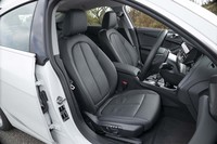 試乗車にはオプションの「ハイラインパッケージ」がチョイスされていた。シート表皮がクロスからダコタレザーに変更されるほか、前席には電動調整機構とヒーターが装備される。