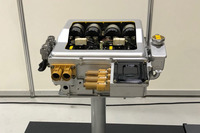 初代「プリウス」のPCUは、世界初のエンジンルーム内搭載を実現していた。