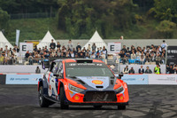 現在、マニュファクチュアラー、ドライバーともにランキングトップの
	Hyundai WRTからは「i20N Rally HYBRID」がデモランを披露。