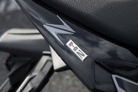 「Z H2」は、カワサキの「Z」シリーズにおける頂点と位置付けられるネイキッドバイク。2020年4月4日に発売された。