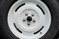 白銀の世界をイメージ　ジープから日本オリジナルの限定車「ラングラー スノートレース」登場の画像