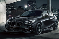 漆黒をテーマに内外装をコーディネートした「BMW 118dピュアブラック」登場