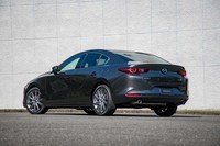 「マツダ3セダン」のボディーサイズは全長×全幅×全高＝4660×1795×1445mm。