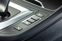 走行に関わる各種制御はコンソールのスイッチで調整が可能。ただし「M2」に可変ダンパーは備わっておらず、足まわりの特性だけは調整できない。