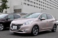 昨年11月に発売、12月に「アリュール」と「GT」が追加された「プジョー208」。ただアリュールのMT仕様については、セミATの導入とともにフェードアウトする可能性も……。欲しい人はお早めに。（写真は5ドアの「シエロ」）