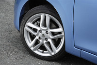 タイヤサイズは、前後とも195/45R16。
