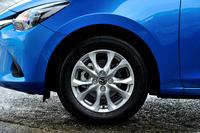 「XD」のタイヤサイズは185/65R15。