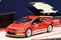 業界のリーディングブランドであるタミヤの新製品、1/24スポーツカーシリーズのプジョー307WRCモンテカルロ'05。シャシーはダイキャスト製で重量感があり、室内も精密に再現。予価3200円で12月発売予定。