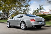 クーペモデルの動力性能は、0-100km/hが4.5秒で最高速は309km/h。