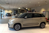 「ウーゴ・スコッティ」は、シエナ県最大級のフィアット系ディーラー。手前は2012年7月に発売された「フィアット500L」。奥には、数年前に設けられたランチアの展示スペースが。