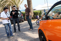 コンクール・デレガンスの審査をする会長のサヴェリオさん。（写真左）