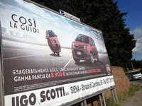 【写真2】今日のフィアットの路上広告から。「スクーターのごとく機敏なパンダ」をうたったもの。